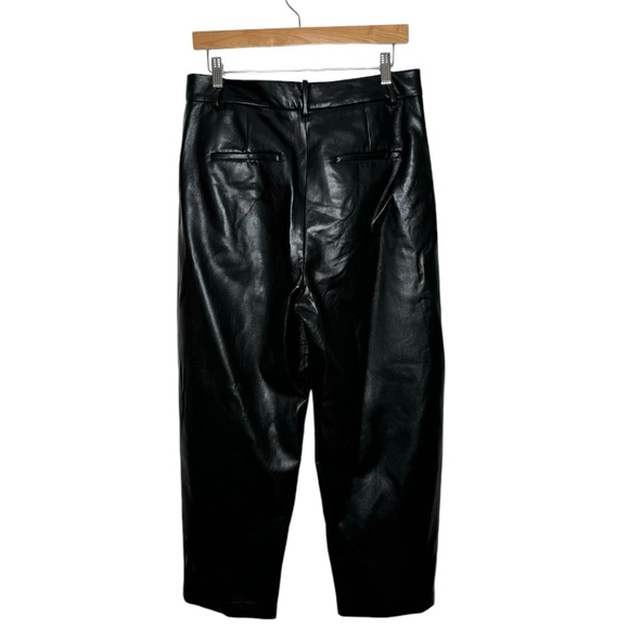 Aritzia | Wilfred Pleated Carrot Pant in Black Faux Leather 10 - Picture 4 of 9